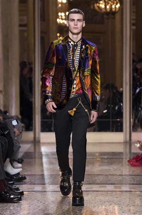 versace men's 2018|Versace Fall 2018 Menswear Collection .